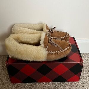 L.L. Bean Tan leather and fluffy shearling Moccasin Slippahhhss